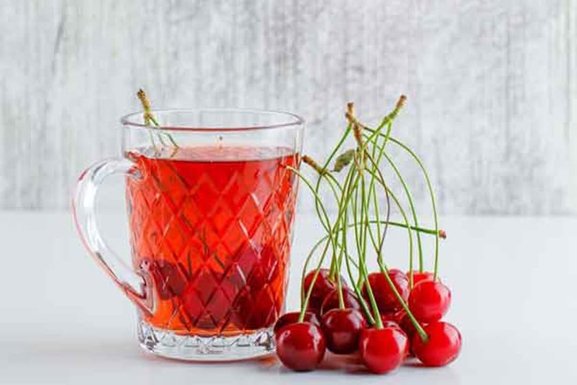 نحوه دم کردن چای آلبالو با آلبالوی تازه